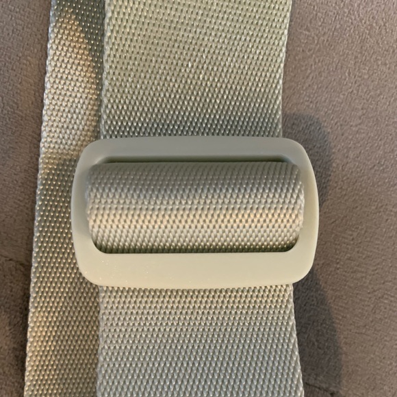 RARE NWOT Lululemon Everywhere Belt Bag Springtime Mint Green - Picture 11 of 16